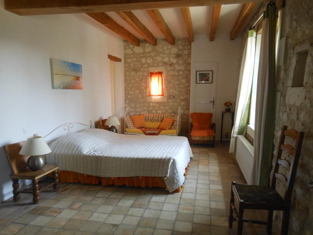 Manoir De La Rousselliere Aparthotel Loches Room photo