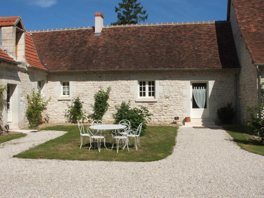 Manoir De La Rousselliere Aparthotel Loches Room photo