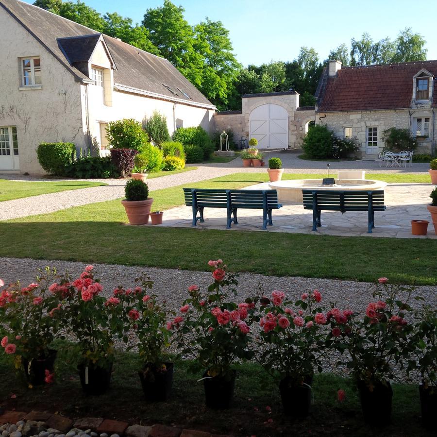 Manoir De La Rousselliere Aparthotel Loches Exterior photo